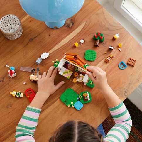 LEGO Animal Crossing Isabelle's House Visit 77049