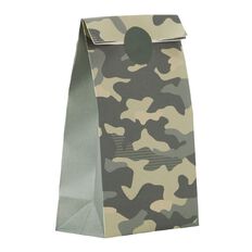 Party Inc Camo Paper Loot Bags with Seals 12cm x 22cm 8 Pack