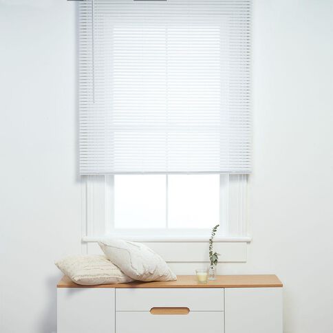Homeworks PVC Cordless Venetian Blind 25mm White 90cm x 150cm