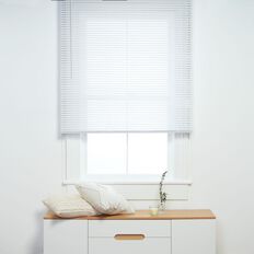 Homeworks PVC Cordless Venetian Blind 25mm White 90cm x 150cm Homeworks PVC Cordless Venetian Blind 25mm White 90cm x 150cm